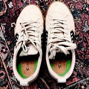 Cariuma Sustainable Sneakers